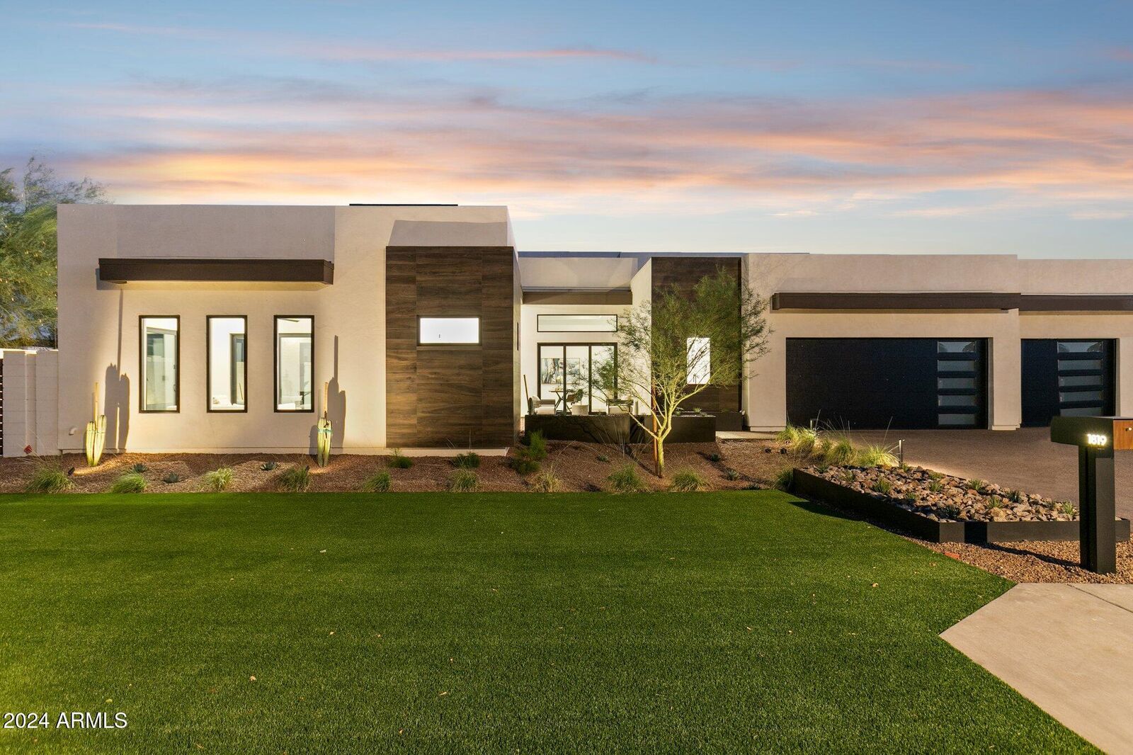 Property Photo: 1819 E Myrtle Avenue AZ 85020