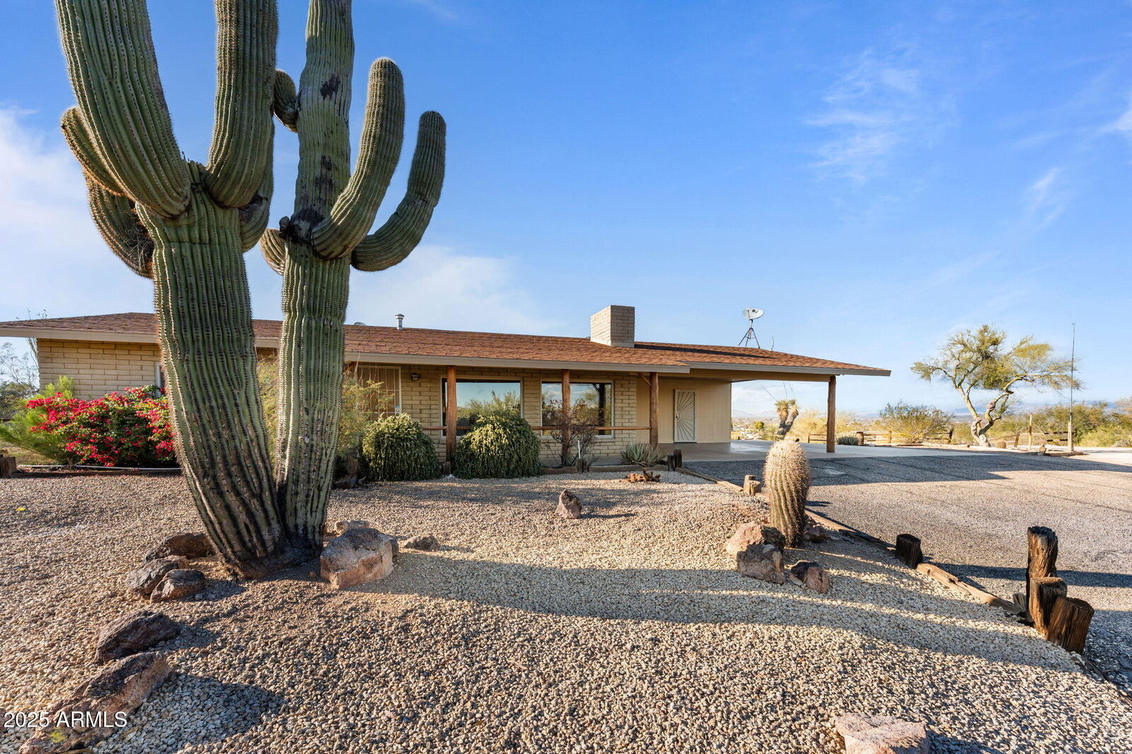 Property Photo: 860 Falcon Drive AZ 85390
