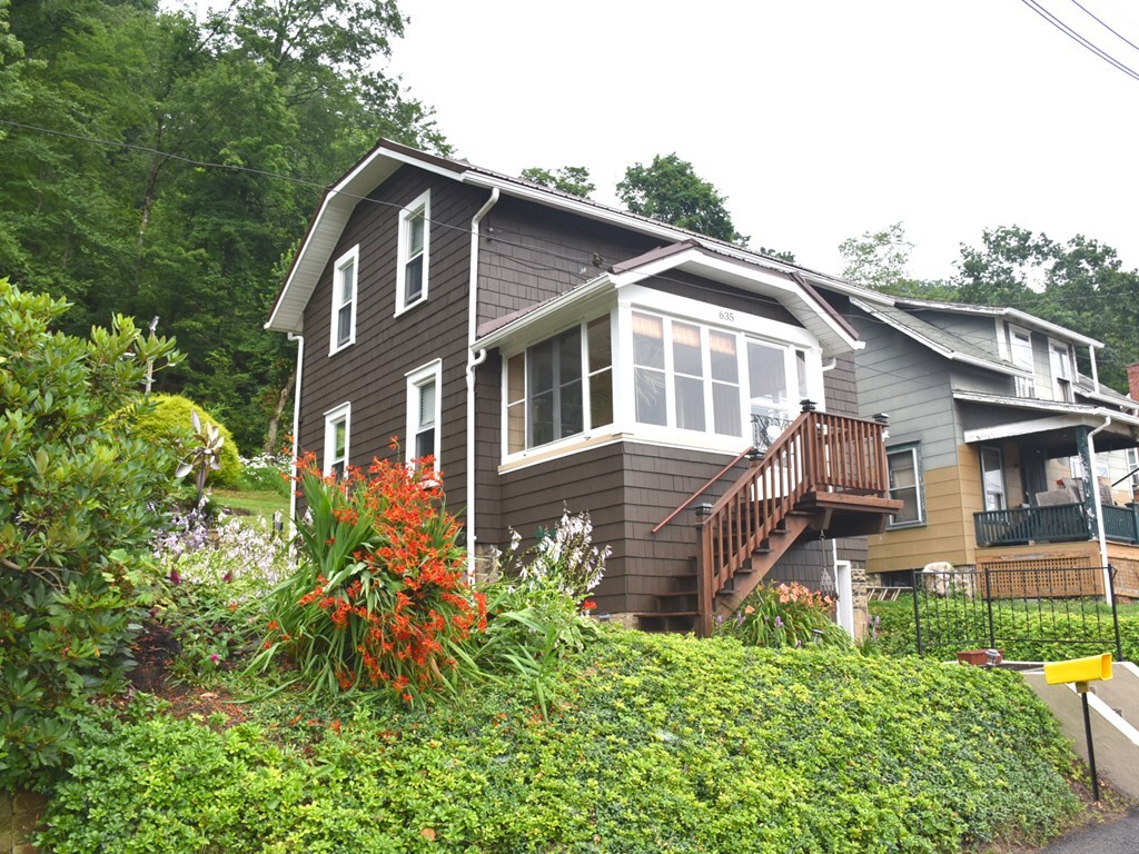 Property Photo: 635 Egbert Ave PA 16323