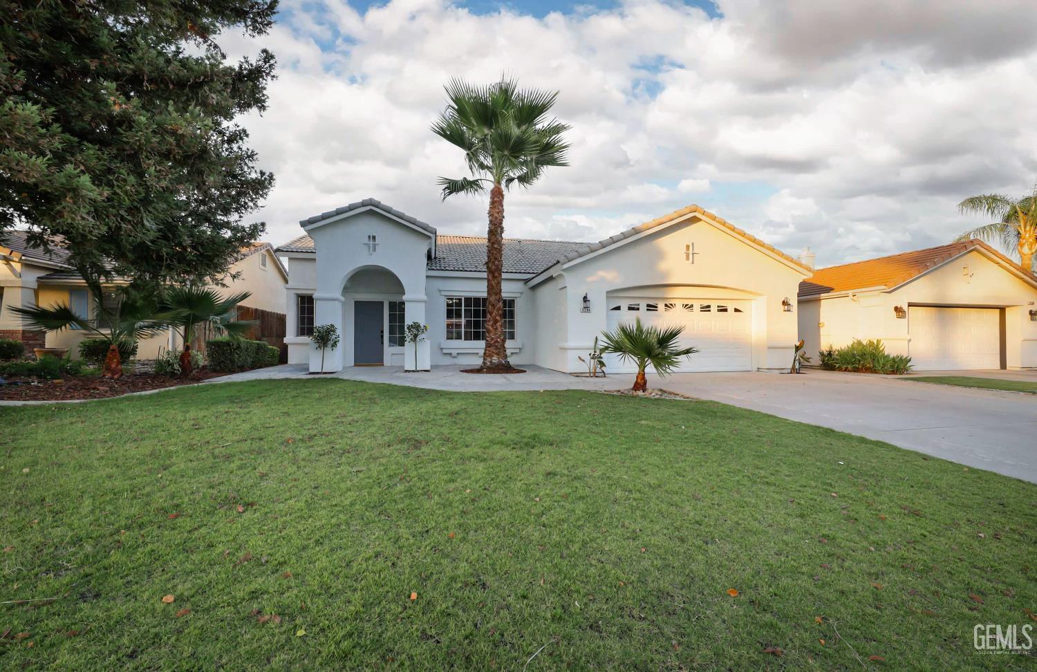 Property Photo: 5204 Sand Castle Court CA 93312