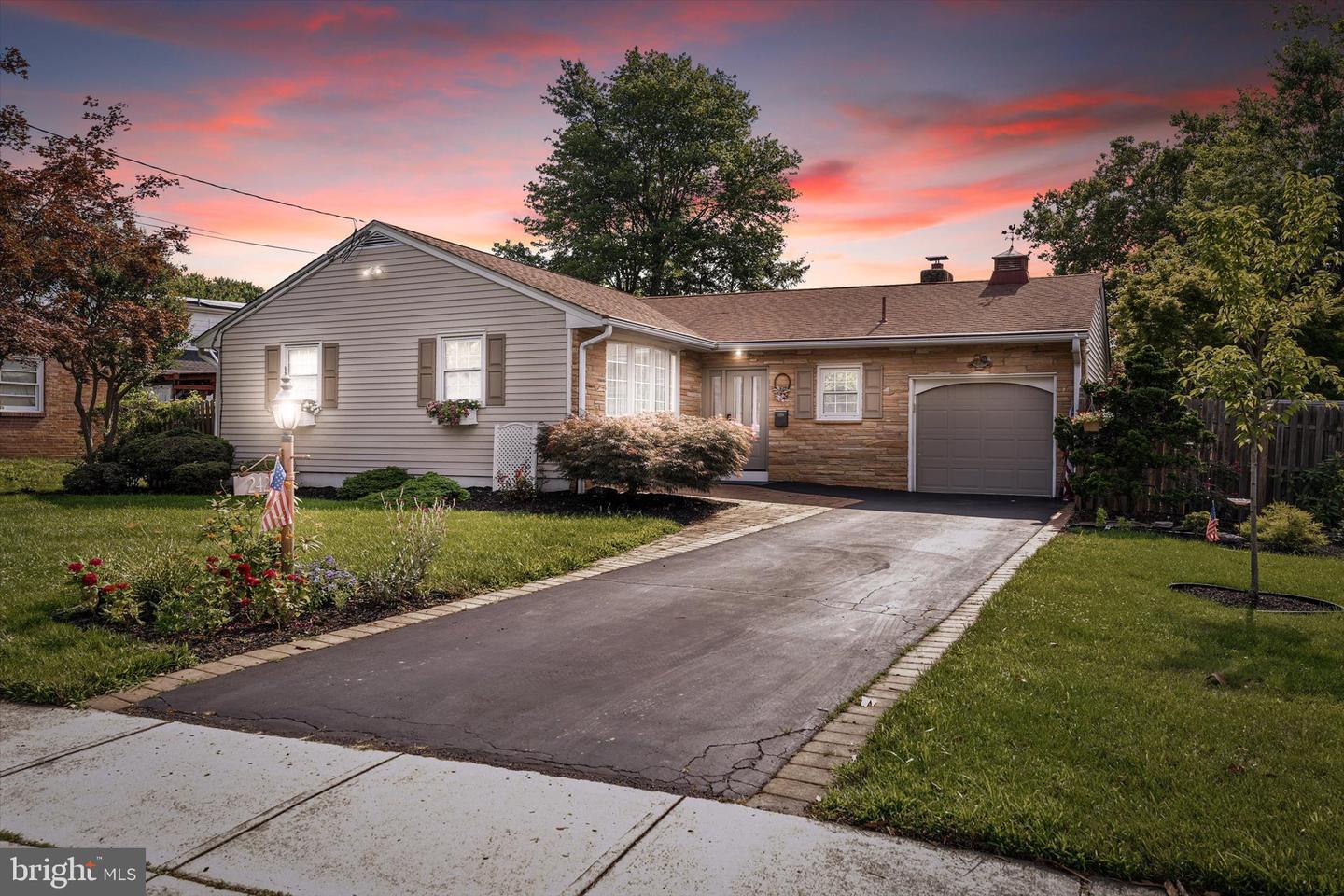 Property Photo:  242 Fieldboro Drive  NJ 08648 