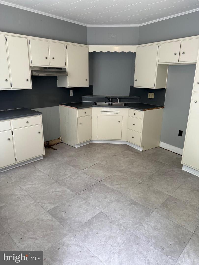 Property Photo: 816 S 9th Street PA 19602