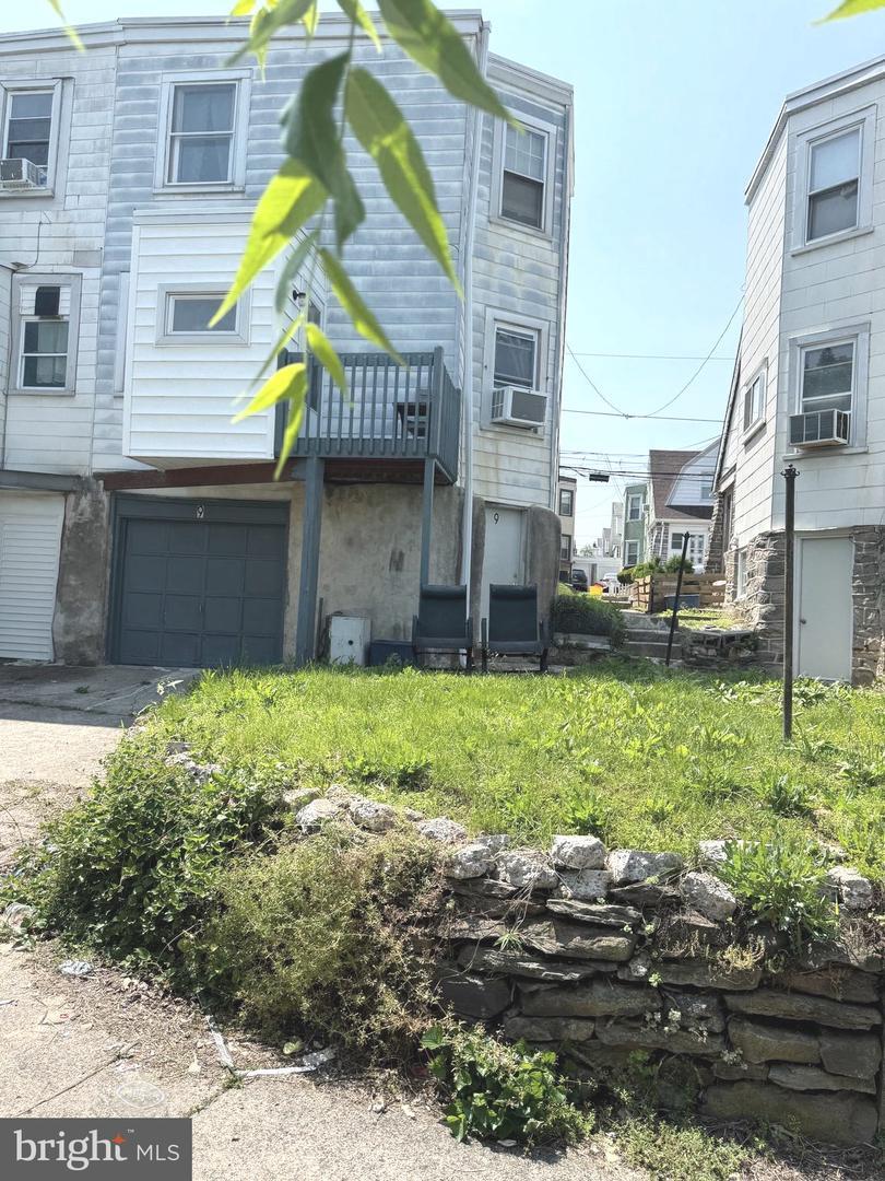 Property Photo: 9 Ardsley Road 90 PA 19082