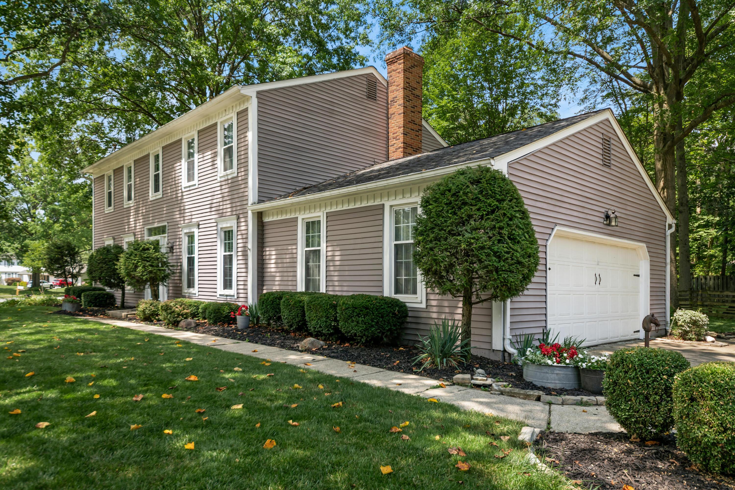 Property Photo: 702 Autumn Branch Road OH 43081