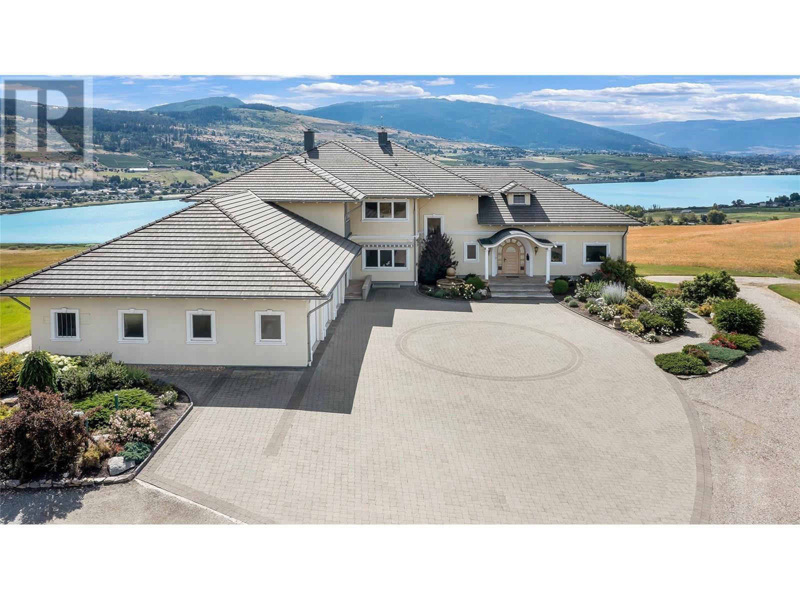 202 Stepping Stones Crescent  Spallumcheen BC V1H 1X2 photo