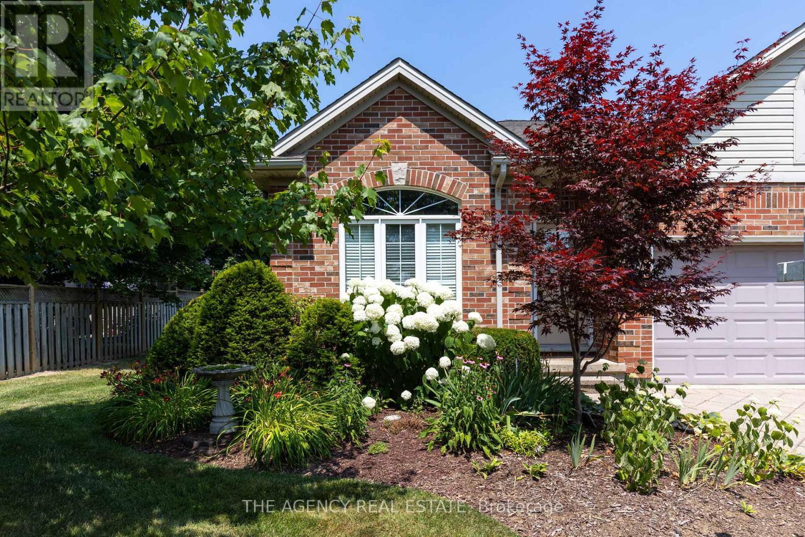 Photo de la propriété:  338 Ambleside Drive  ON N6G 5H9 