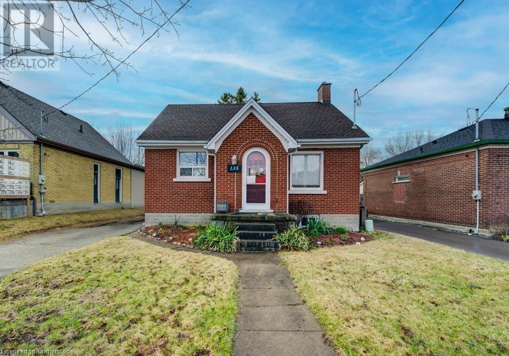 Property Photo:  135 Stirling Avenue South  ON N2G 3N8 