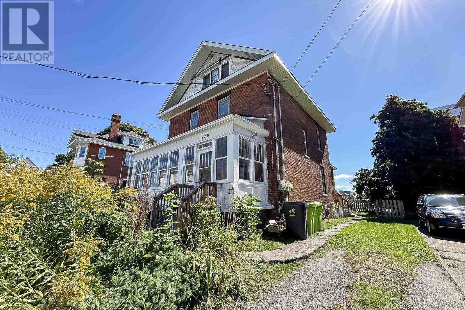 Photo de la propriété: 178 McDougald St ON P6A 3A8
