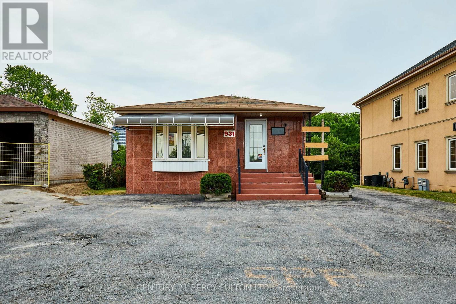 Property Photo:  931 Liverpool Road  ON L1W 1S7 