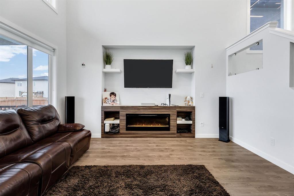 Property Photo: 31 Highpark Drive MB R3Y 2A7