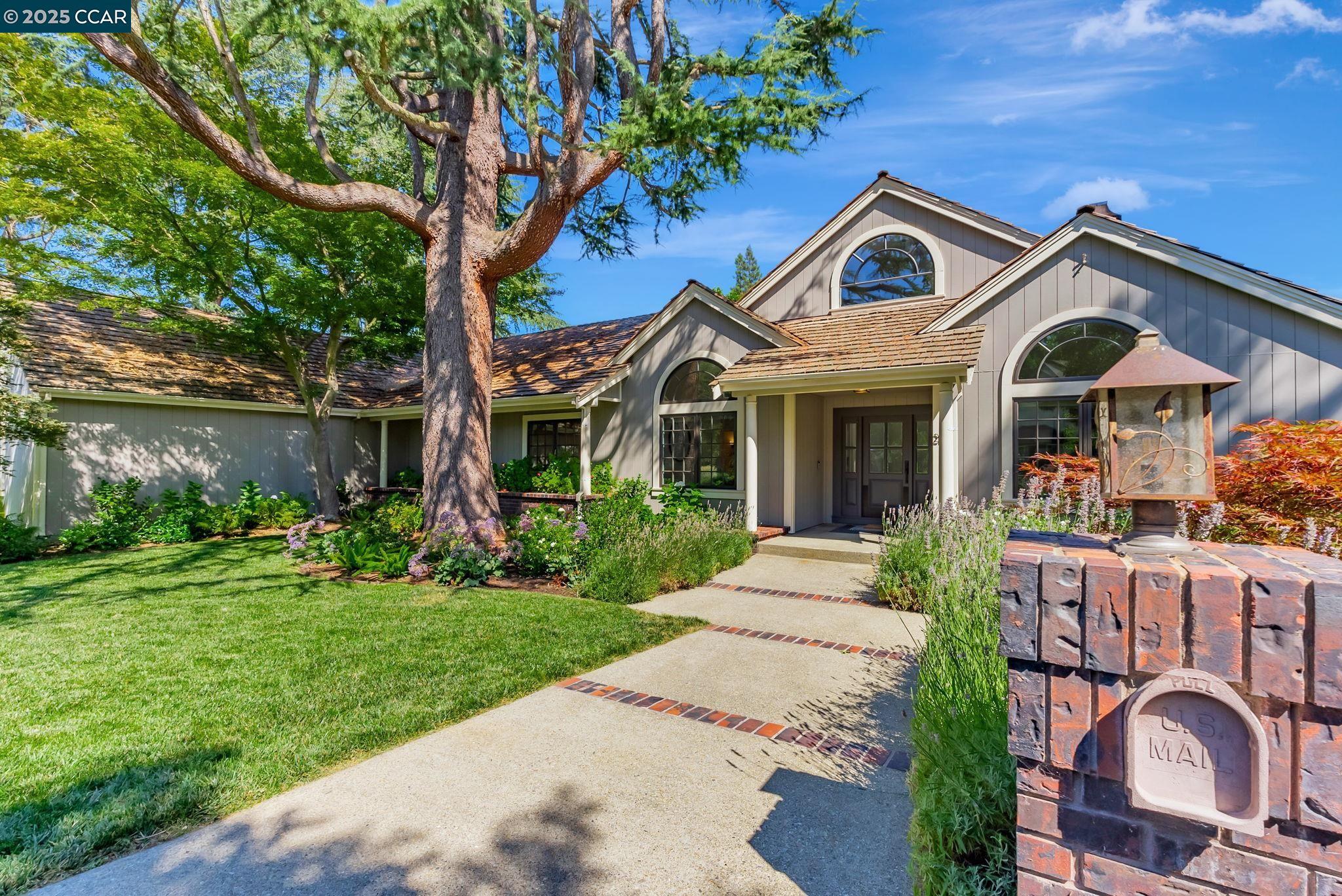 Property Photo: 21 Carriage Ct CA 94507