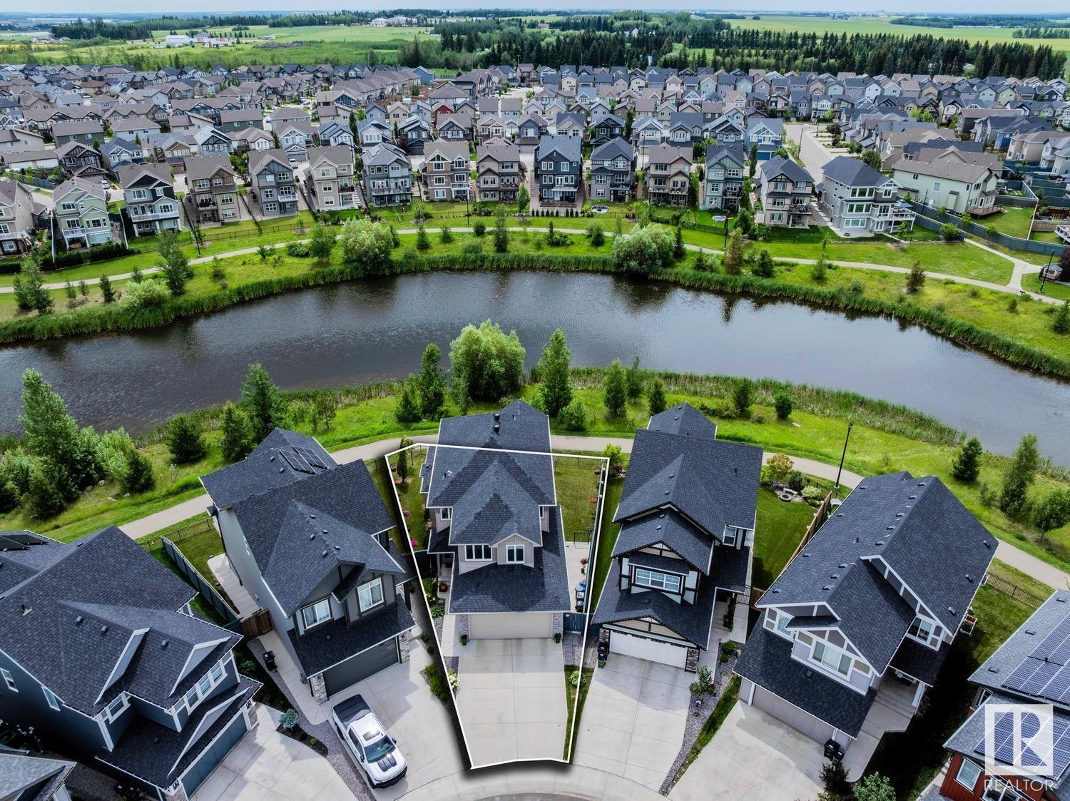 Property Photo:  1527 Darby Bay SW  AB T6W 4N5 