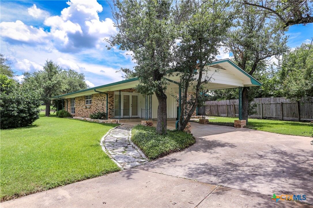 Property Photo:  206 Arrowhead Drive  TX 76548 