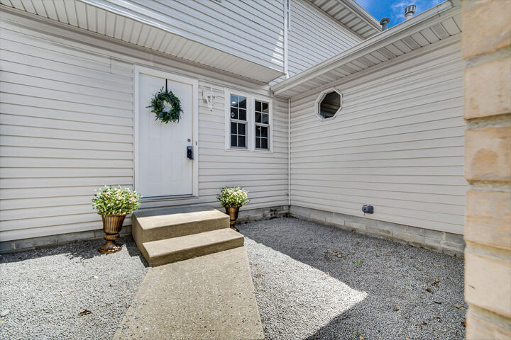 186 Mallard Pointe Drive  Valparaiso IN 46385 photo