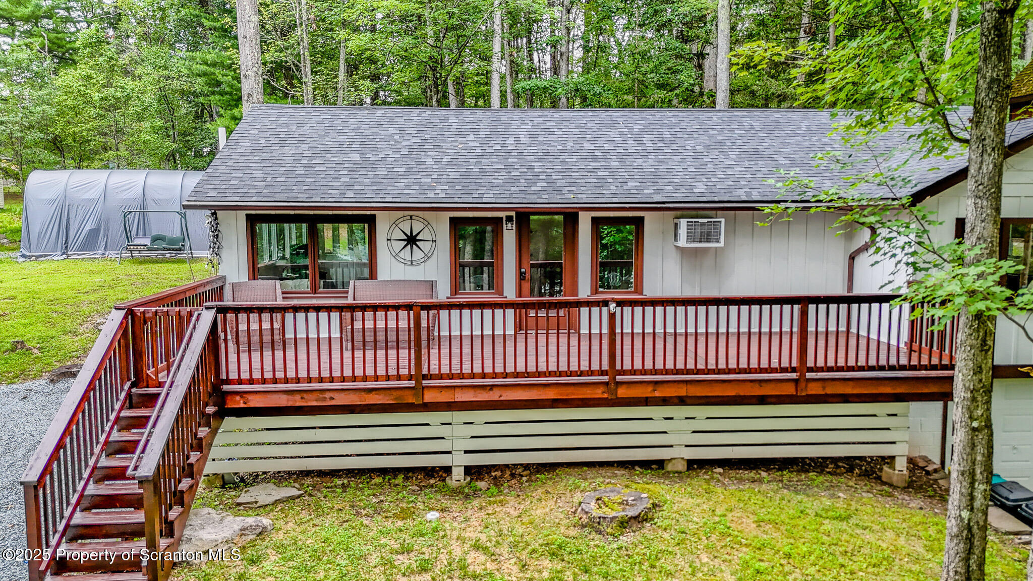 Property Photo:  