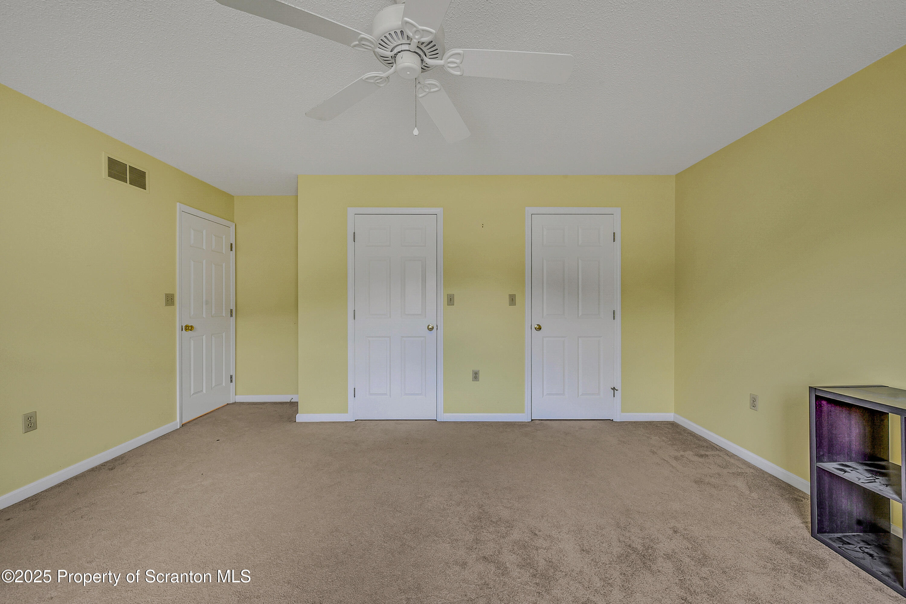 Property Photo: 33 Hedge Row Run PA 18411