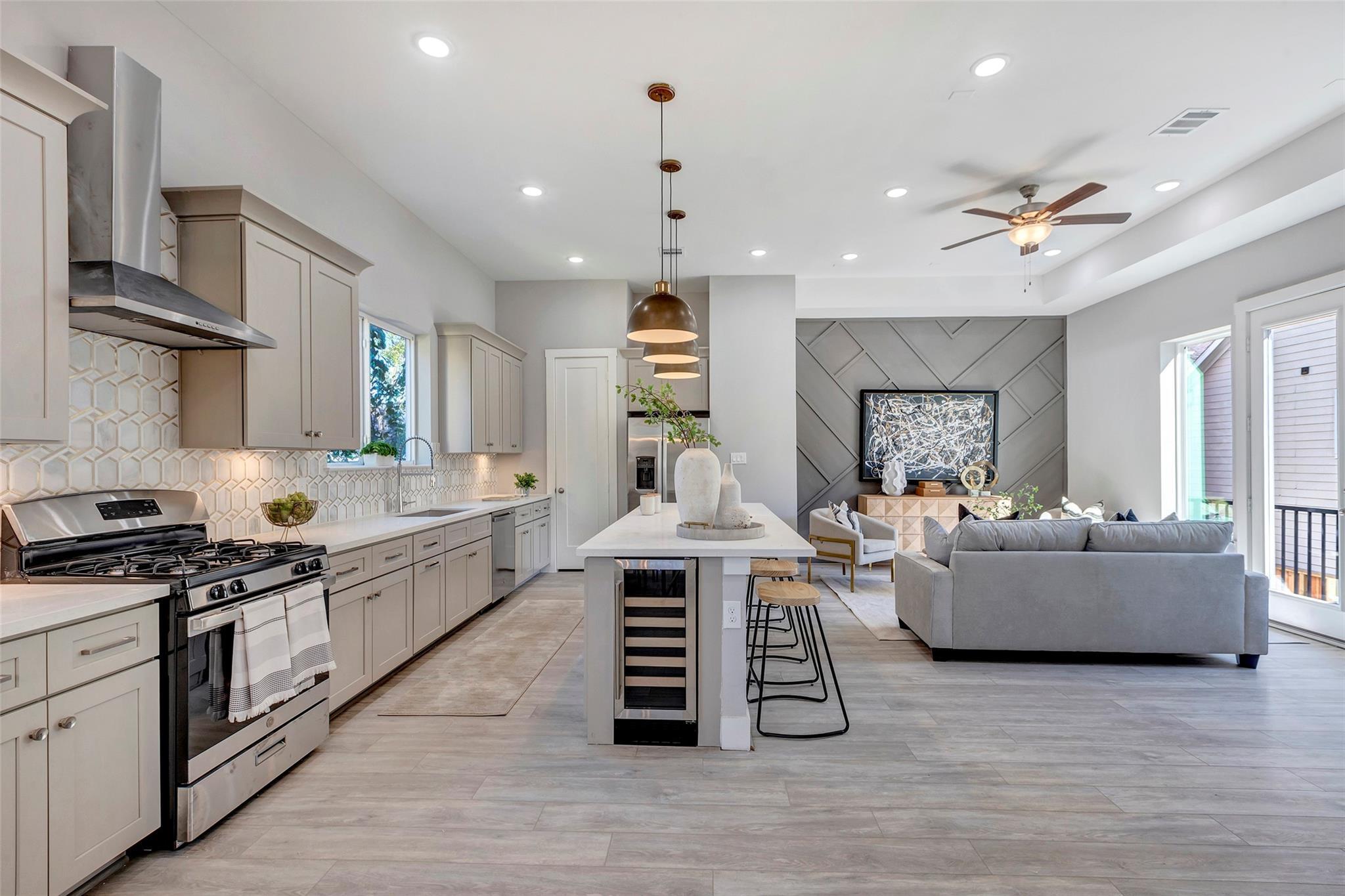 Property Photo: 3012 Bell Street TX 77003