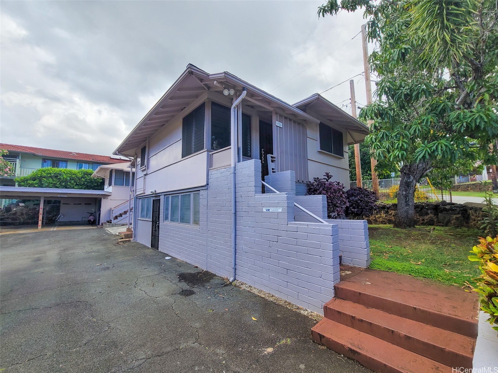 1708 Nakiu Place  Honolulu HI 96822 photo
