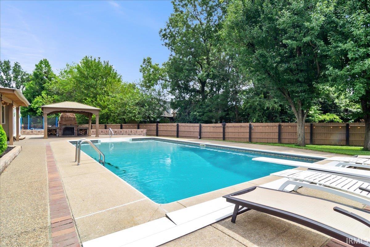 Property Photo: 7861 Brookridge Court IN 47715-7121