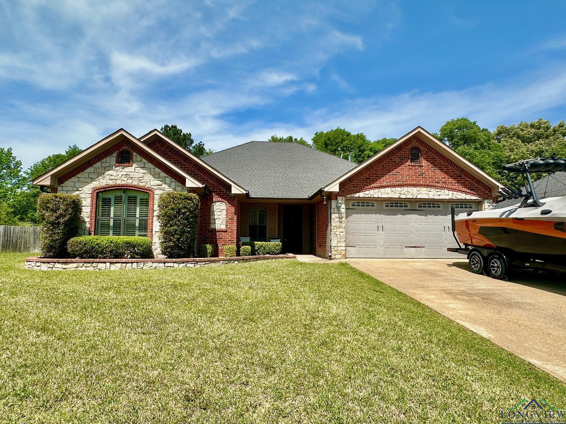 Property Photo: 809 Crepe Myrtle TX 75604