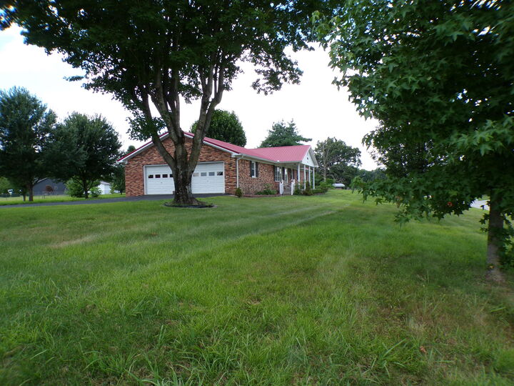 Property Photo:  4040 New Irvine Road  KY 40385 