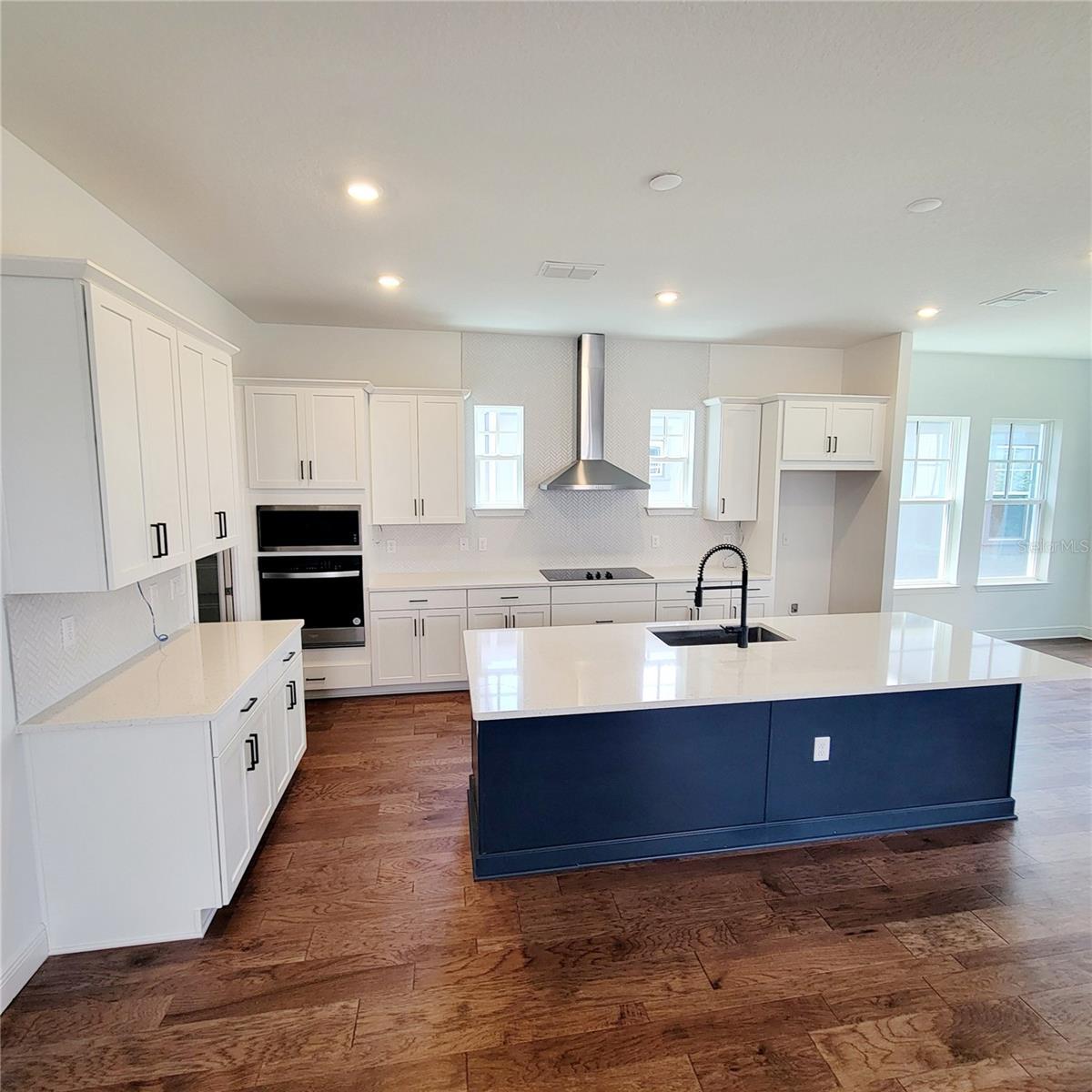 Property Photo: 10200 Dulbecco Street FL 32827