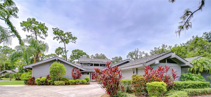 Property Photo:  5355 Cobblestone Court  FL 33543