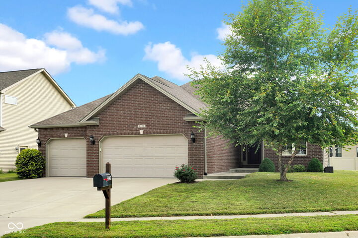 Property Photo:  2536 Daffodil Court E  IN 47201 
