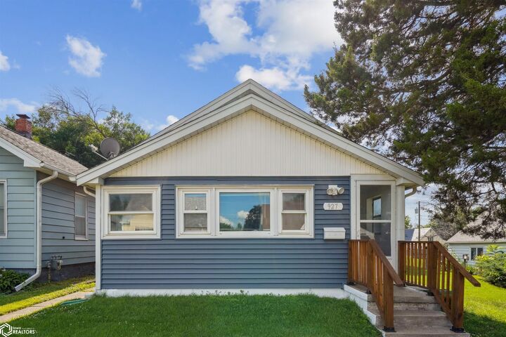 927 S 9th Ave  Marshalltown IA 50158 photo