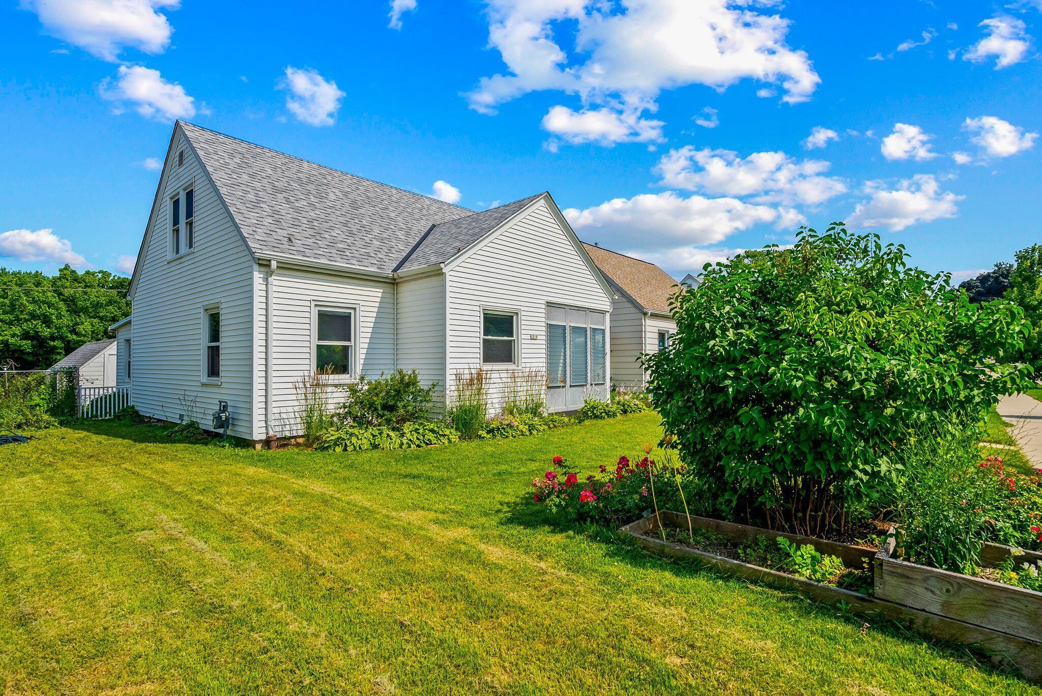 Property Photo: 3218 S Chase Ave WI 53207