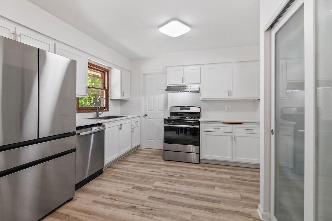 Property Photo: 2028 Dixie Dr WI 53189