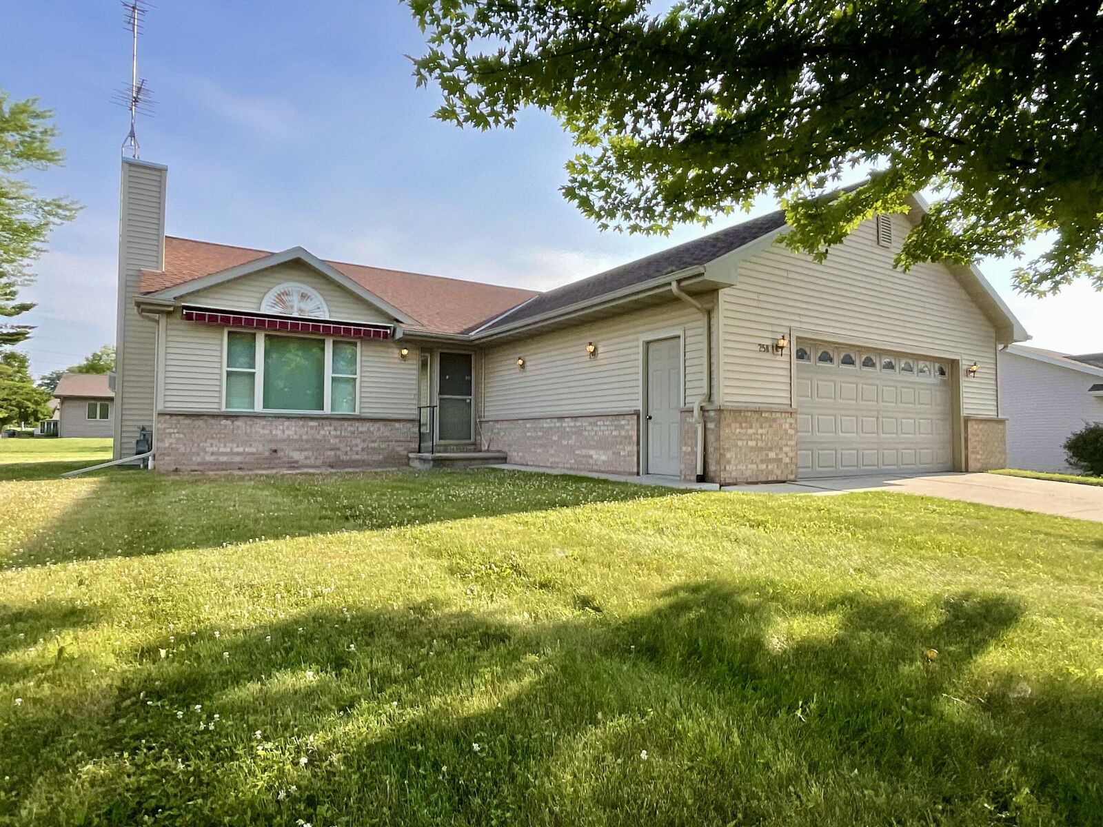 Property Photo:  258 Ann Dr  WI 53073 