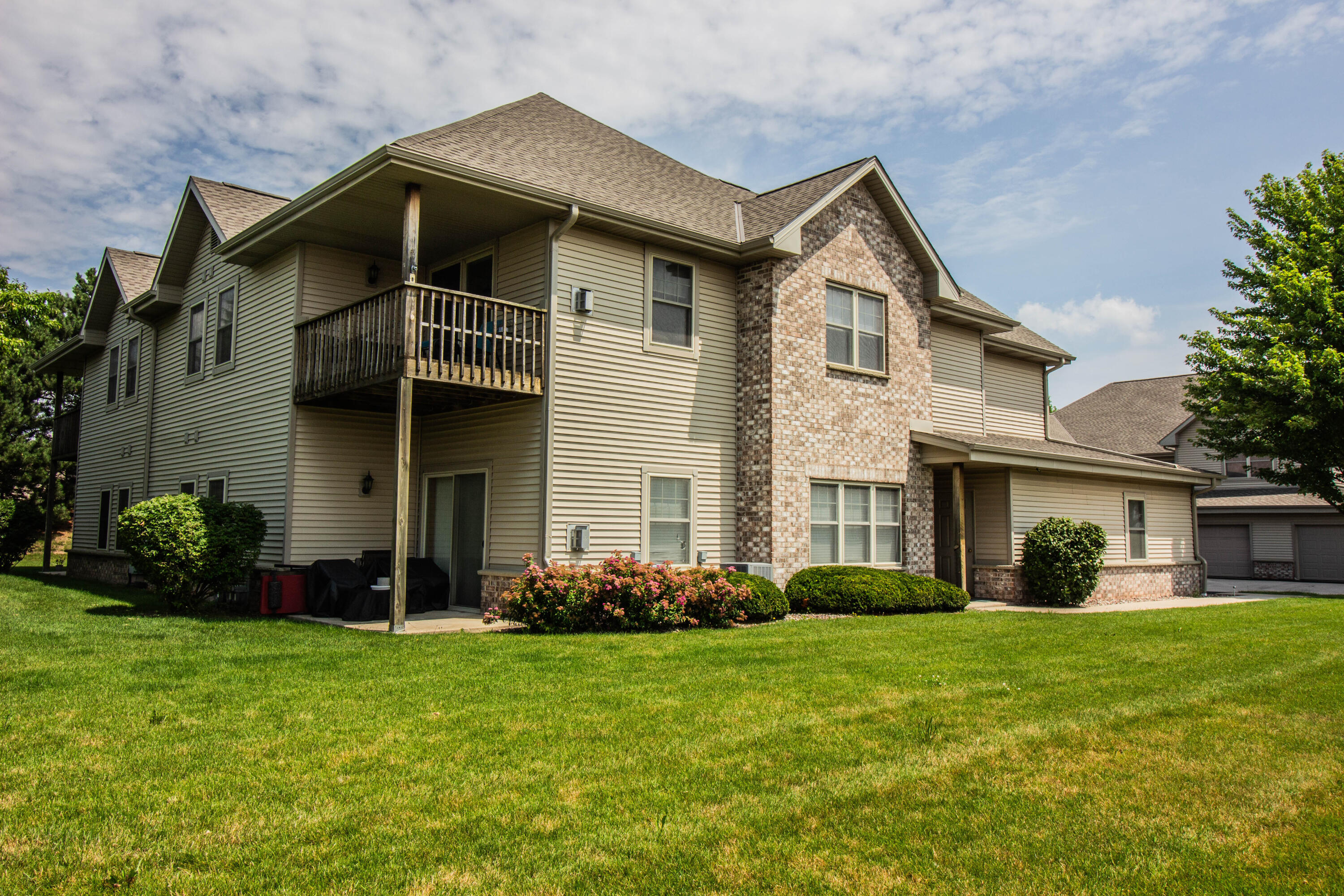 Property Photo: 2210 Seminole St WI 53024