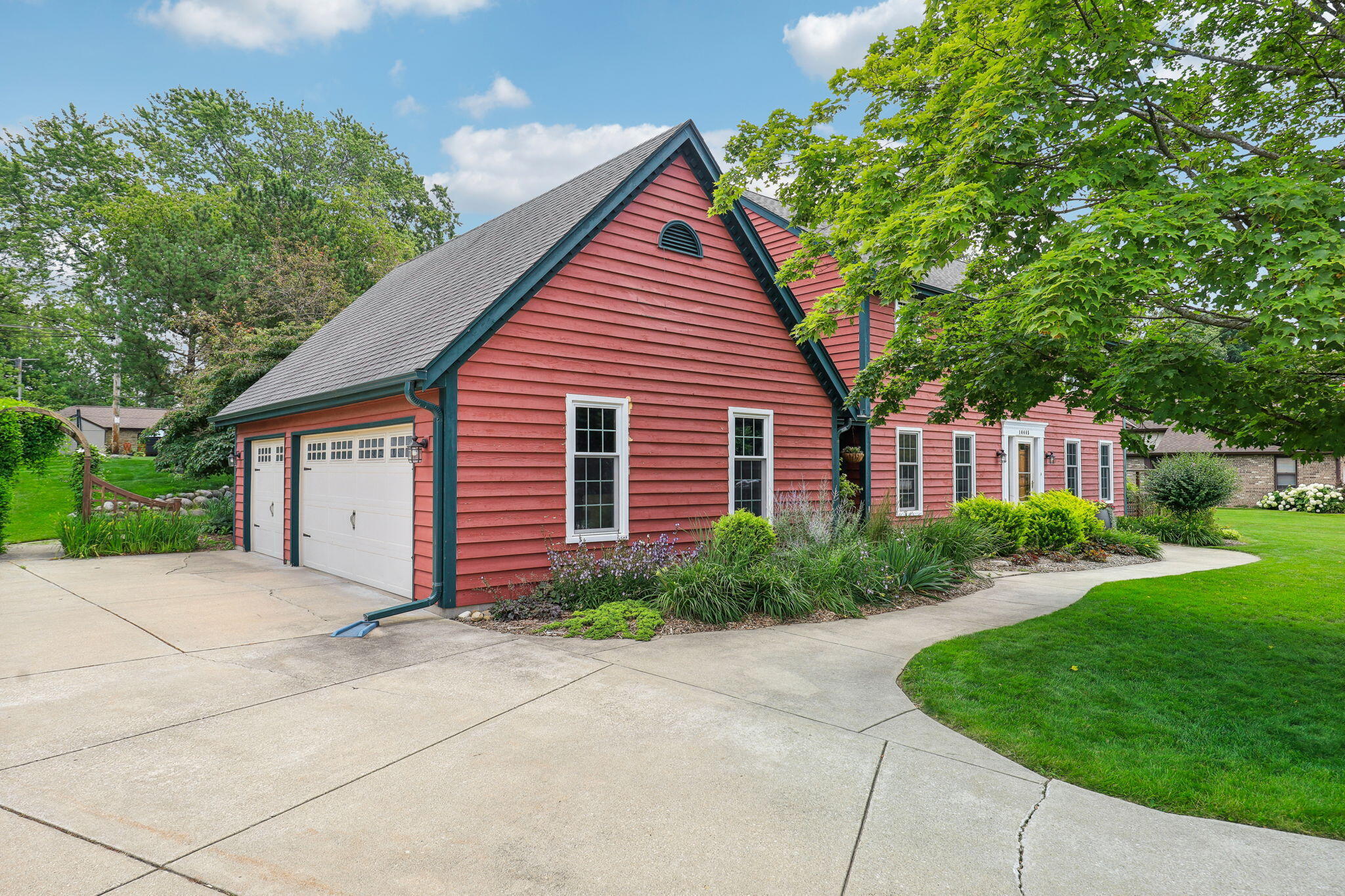 Property Photo: 14445 Cameron Ct 53005