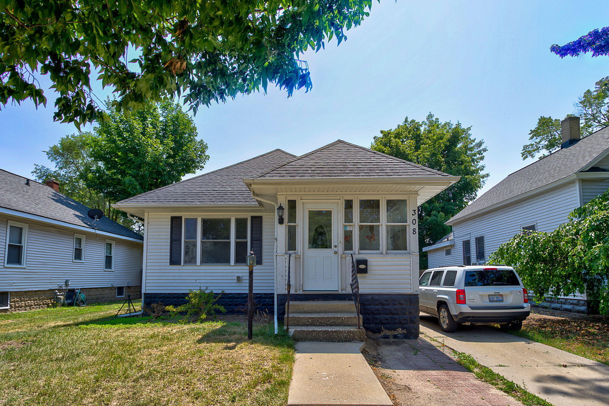 Property Photo: 308 W 18th Street MI 49423