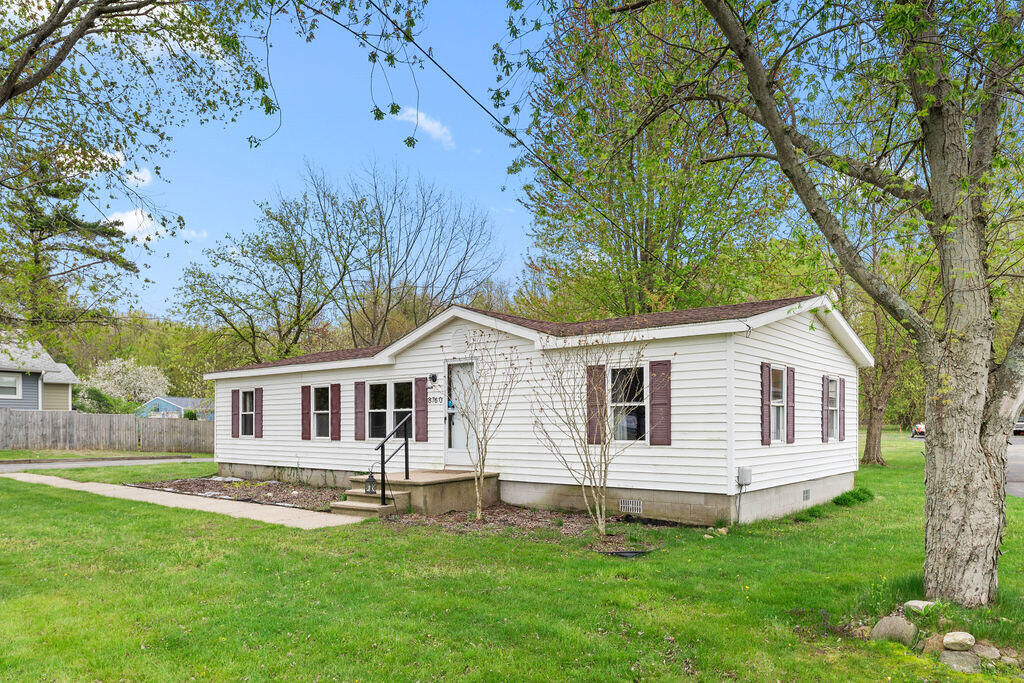 Property Photo: 8760 W East Road MI 49128
