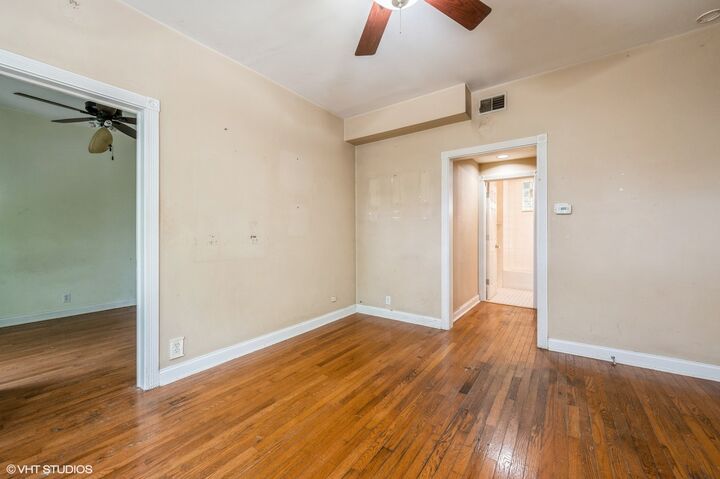 Property Photo: 2316 W Byron Street 2 IL 60618