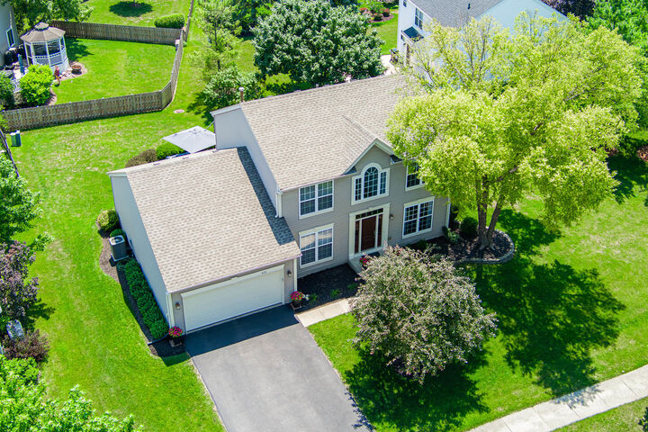 Property Photo: 428 Oak Grove Circle IL 60084