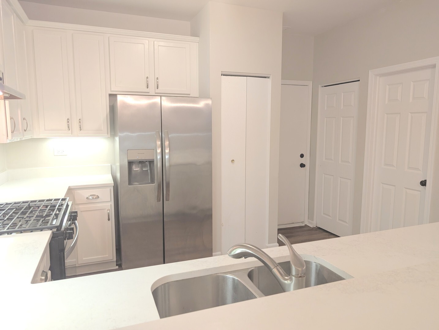 Property Photo: 261 Springbrook Trail IL 60543