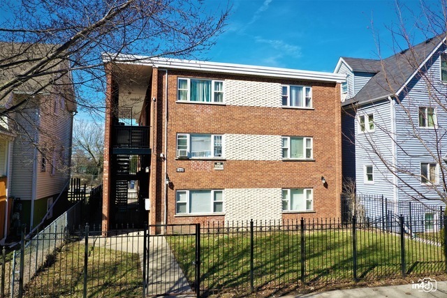 Property Photo: 1928 Jackson Avenue 1A IL 60201