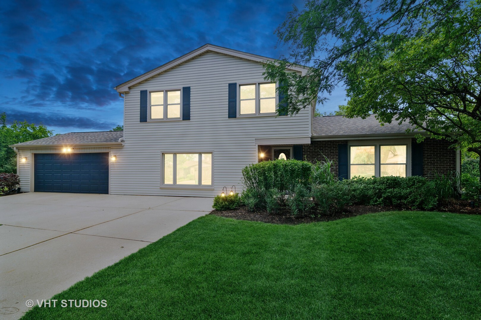Property Photo: 1050 Crofton Lane IL 60089