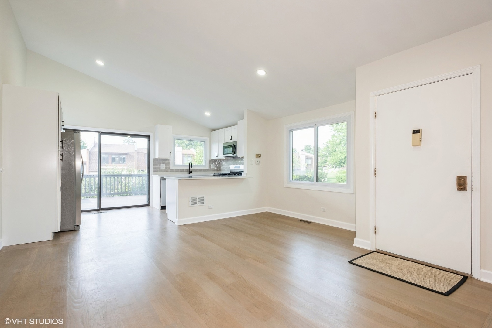 Property Photo: 12 Hawthorne Square IL 60525