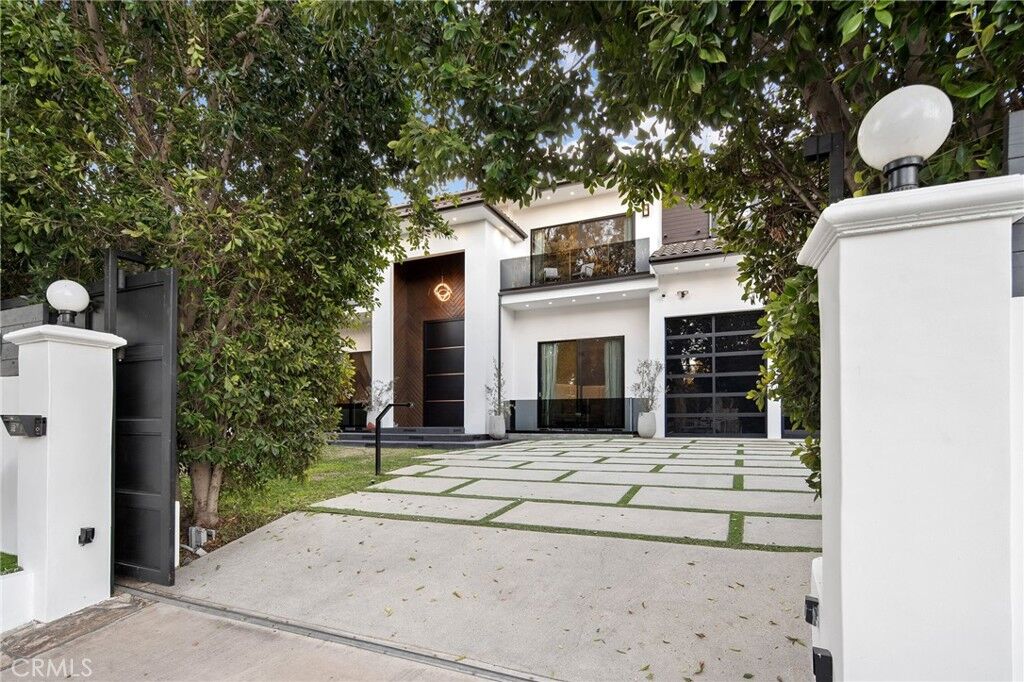 Property Photo: 5535 Shirley Avenue CA 91356