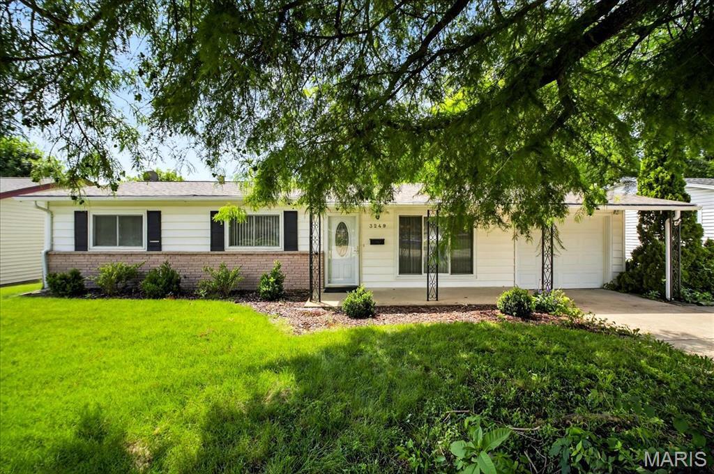 Property Photo: 3249 Bristol Hall Drive MO 63044