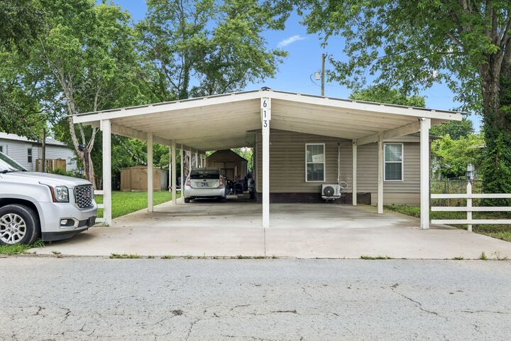 Property Photo: 613 Sycamore Ln TN 37086