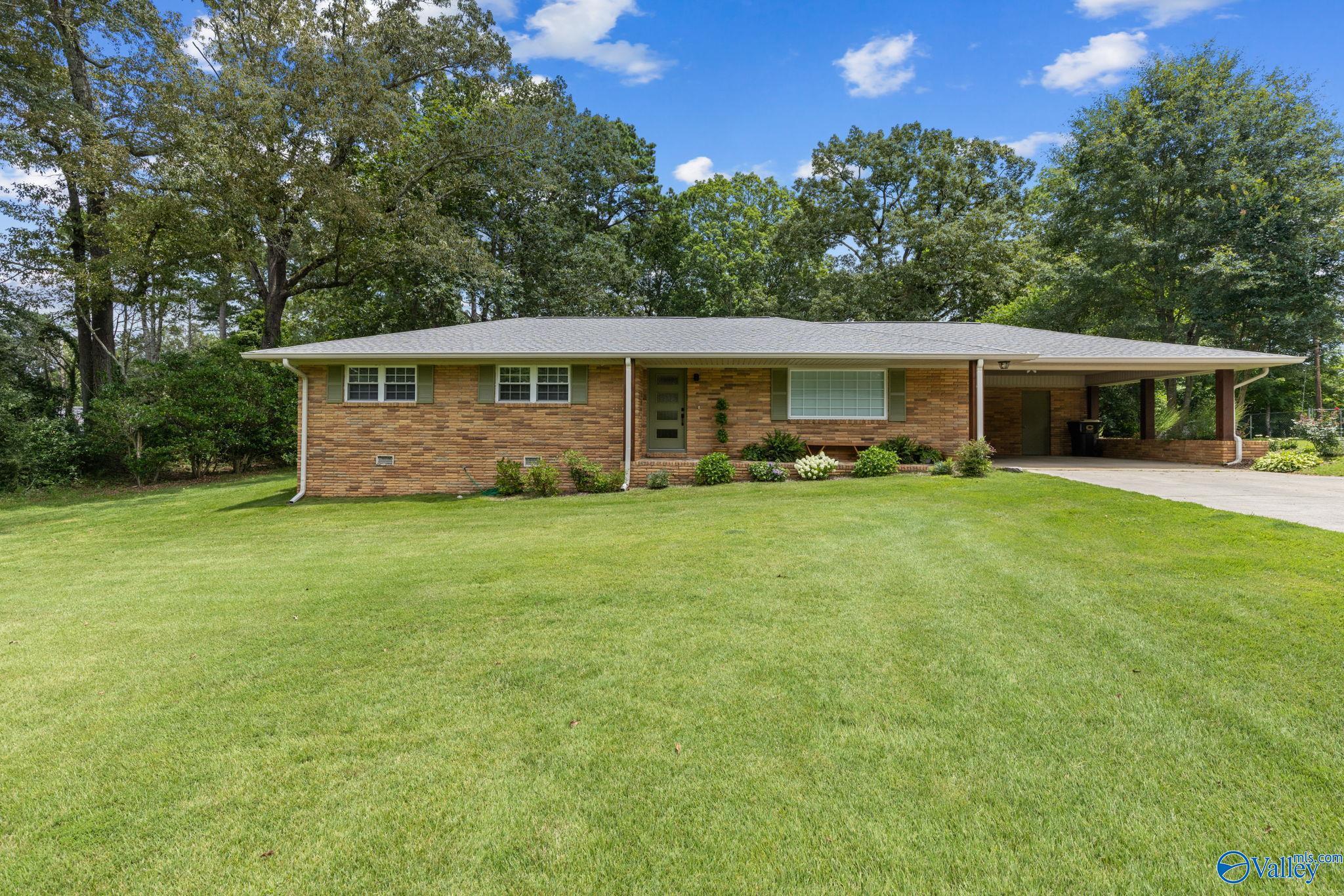 Property Photo: 1020 NE Larkwood Drive AL 35055