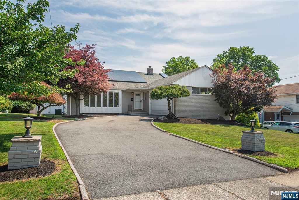 Property Photo:  32 Brantwood Place  NJ 07013 
