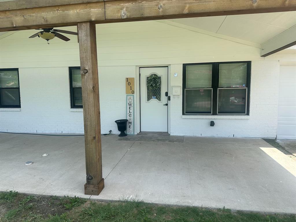 Property Photo:  1010 Kings Row  TX 75069 
