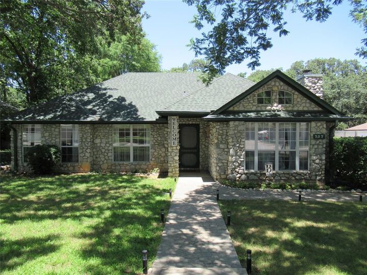 707 High Crest Drive  Azle TX 76020 photo