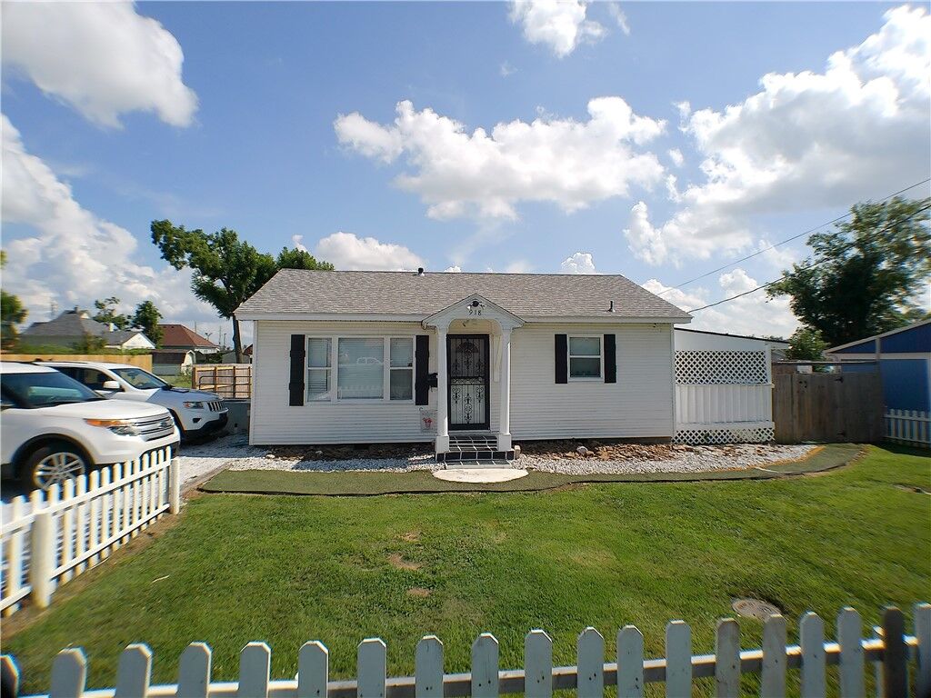 Property Photo: 918 Maple Street AR 72756